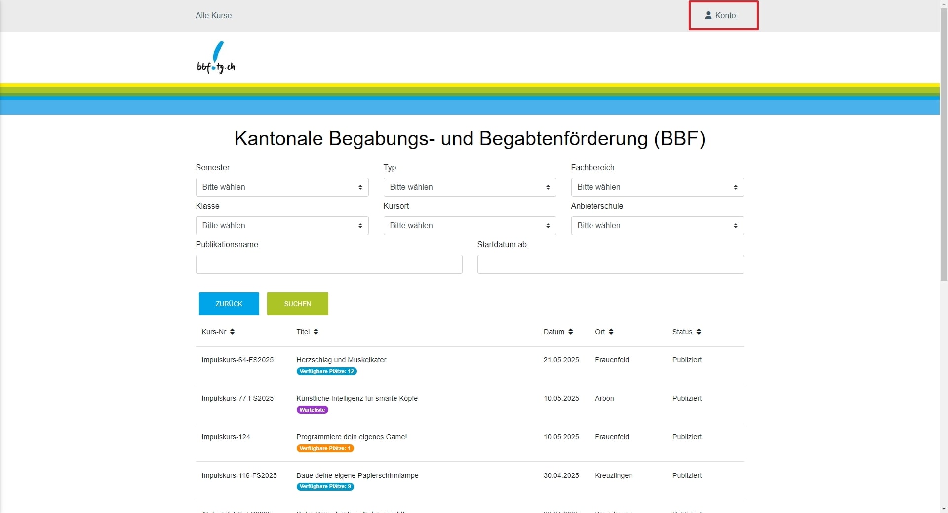 Hier wird gezeigt, wo man auf der Kursverwaltungsseite wieder auf die Login-Seite kommt: oben rechts auf "Konto" klicken